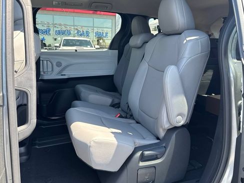 New 2026 Toyota Sienna XLE FWD image 32