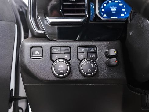 Used 2024 Chevrolet Silverado 1500 LT AWD/4WD image 18