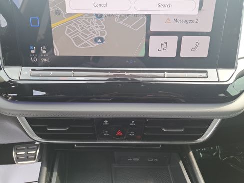Used 2024 Volkswagen Atlas Peak Edition SEL AWD/4WD image 21
