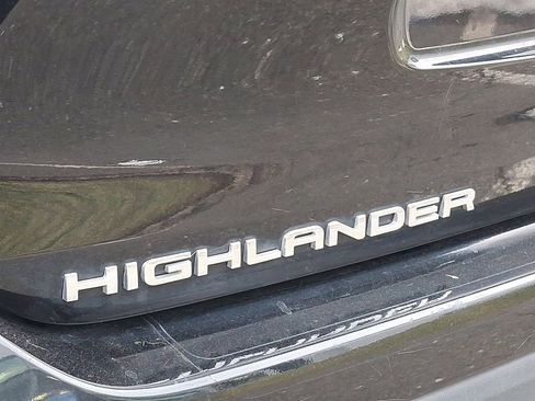 Used 2022 Toyota Highlander XLE image 32