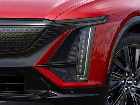 New 2025 Cadillac Lyriq Sport image 10