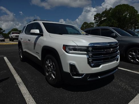 Used 2021 GMC Acadia SLT w/ Technology Package FWD image 2