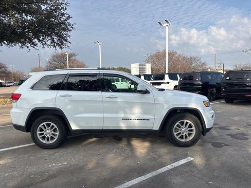 Used 2019 Jeep Grand Cherokee Laredo image 4
