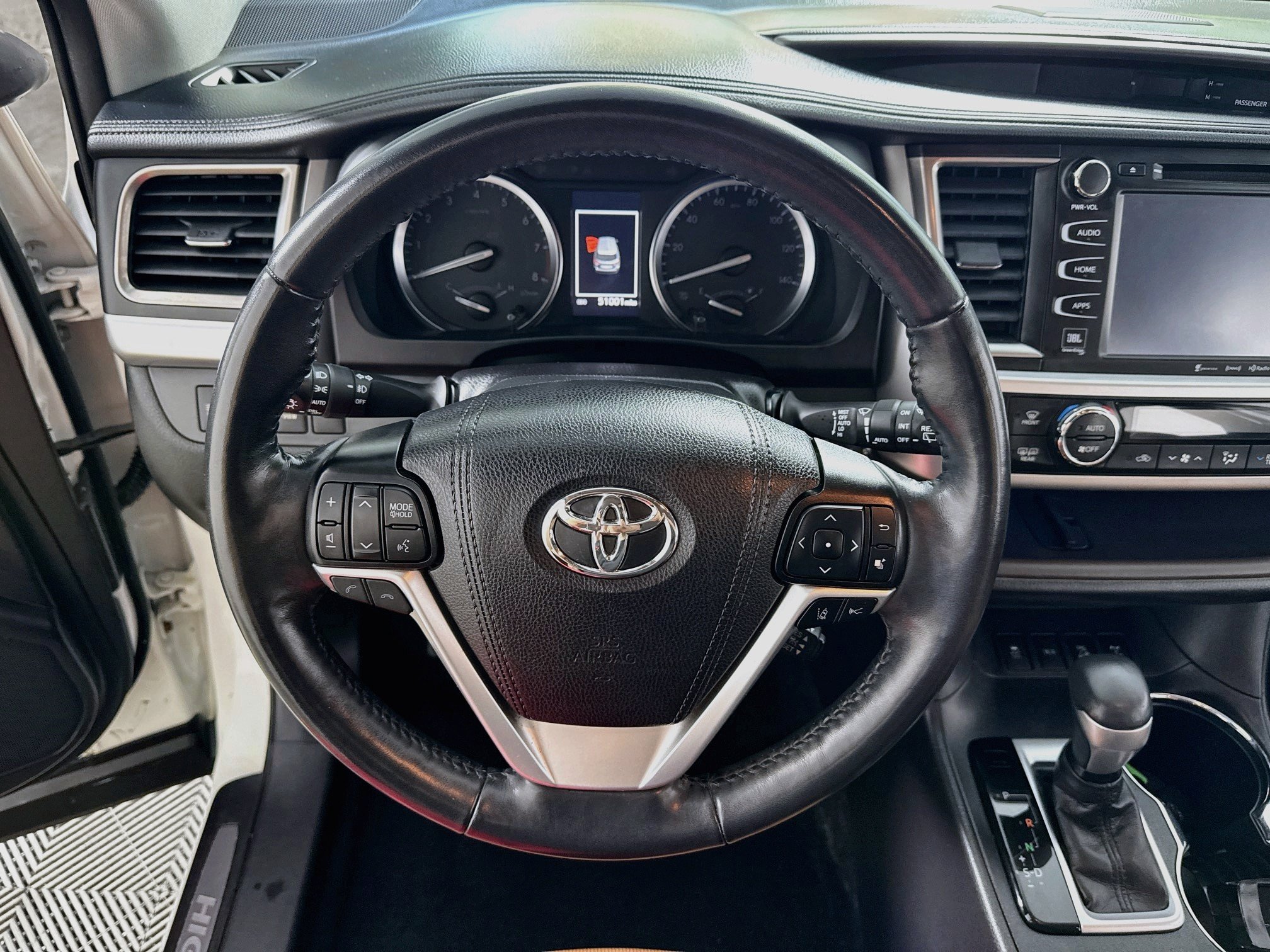 Used 2019 Toyota Highlander Limited Platinum w/ Carpet Mat Package (TMS) AWD/4WD image 17
