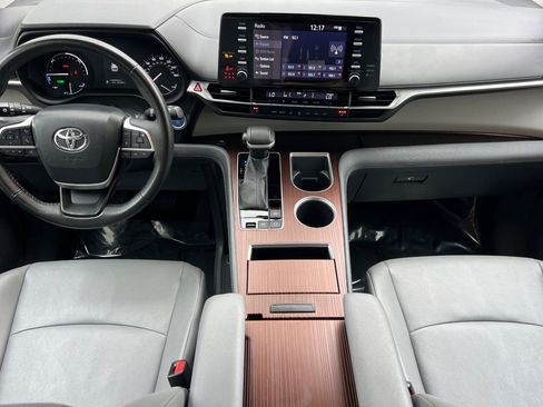 Used 2024 Toyota Sienna XLE image 13