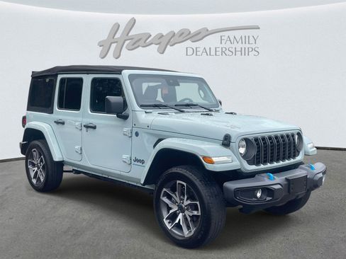 Used 2024 Jeep Wrangler Unlimited w/ Convenience Group AWD/4WD image 29