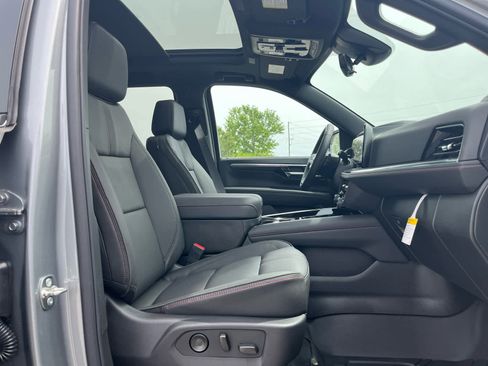 New 2026 Chevrolet Suburban RST image 25