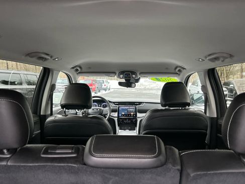 Used 2023 Jeep Grand Cherokee Limited w/ Black Appearance Package image 38