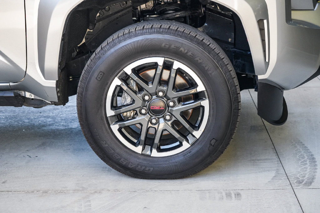 Used 2025 Toyota Tacoma TRD Sport AWD/4WD image 11
