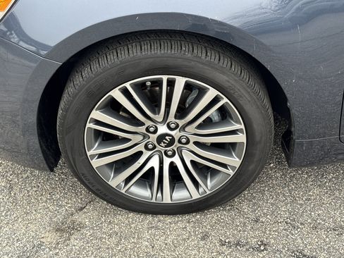 Used 2015 Kia Cadenza Premium image 11