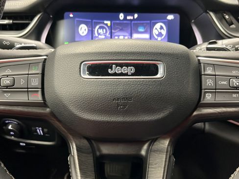 Used 2024 Jeep Grand Cherokee L Limited w/ Luxury Tech Group II AWD/4WD image 16