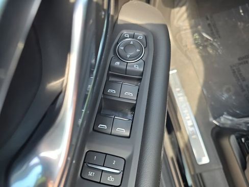 Used 2024 Chevrolet Suburban Premier RWD image 15