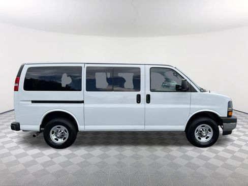 Used 2022 Chevrolet Express 2500 LT RWD image 4