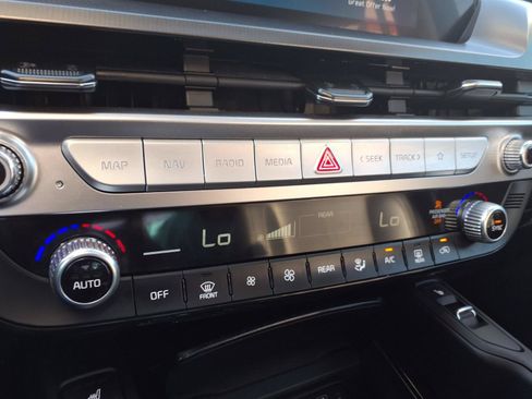 Used 2025 Kia Telluride S FWD image 16