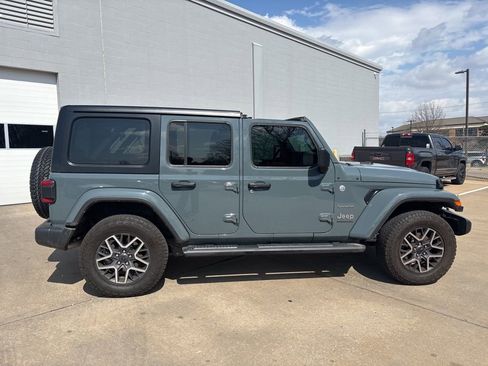 Used 2024 Jeep Wrangler Sahara image 8