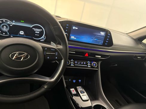 Used 2022 Hyundai Sonata Limited w/ Preferred Accessory Package image 18