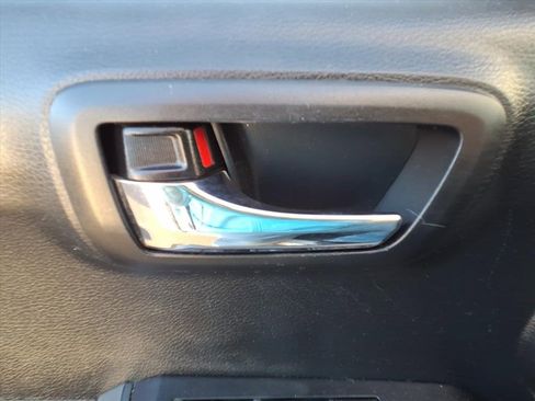 Used 2019 Toyota Tacoma TRD Off-Road image 15