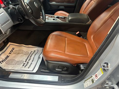 Used 2011 Jaguar XF Premium RWD image 17