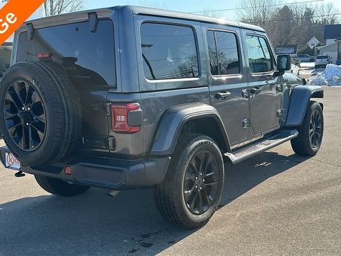Used 2025 Jeep Wrangler Unlimited Sahara AWD/4WD image 8