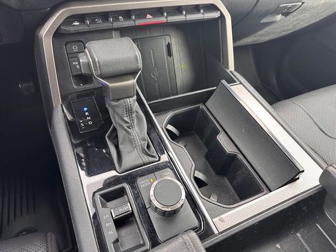 Used 2024 Toyota Sequoia Limited image 28