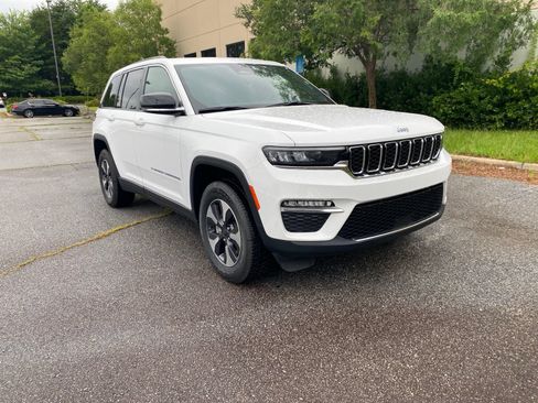 Used 2024 Jeep Grand Cherokee Limited 4xe AWD/4WD image 8