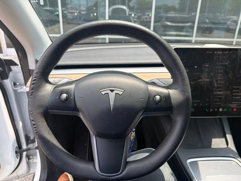 Used 2023 Tesla Model Y Long Range AWD/4WD image 3