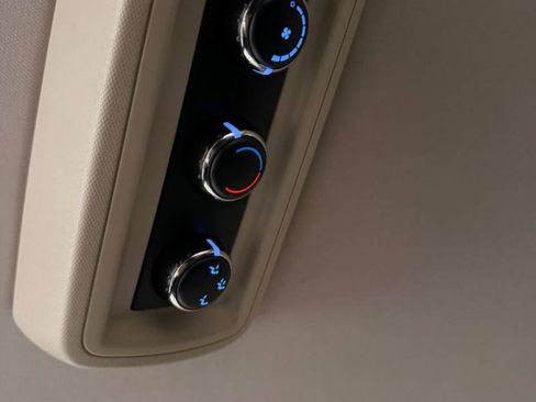 Used 2014 Dodge Grand Caravan SXT FWD image 17
