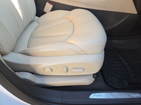 Used 2017 Buick Envision Essence FWD image 37