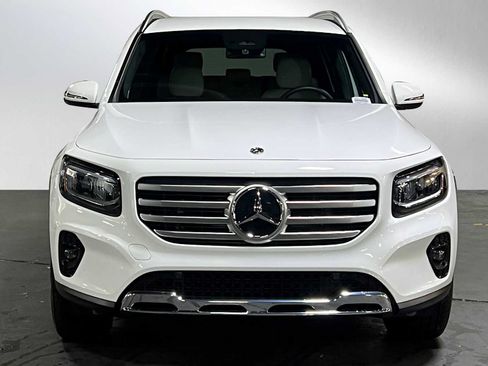 Used 2025 Mercedes-Benz GLB 250 4MATIC image 9