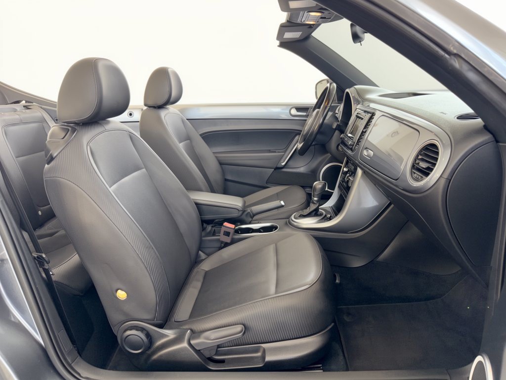 Used 2018 Volkswagen Beetle 2.0T FWD image 30
