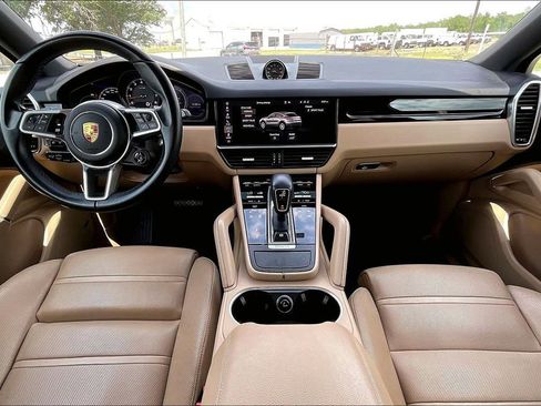 Used 2021 Porsche Cayenne Coupe image 7