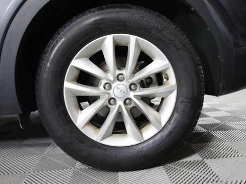 Used 2017 Kia Sorento LX image 8