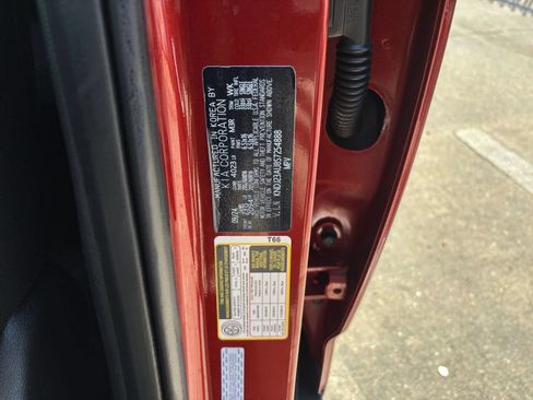 Used 2025 Kia Soul LX w/ LX Technology Package FWD image 27