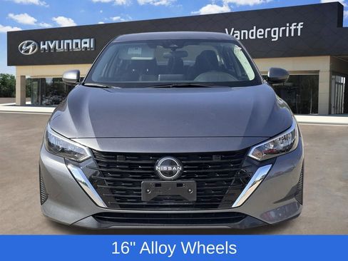 Used 2025 Nissan Sentra SV image 3