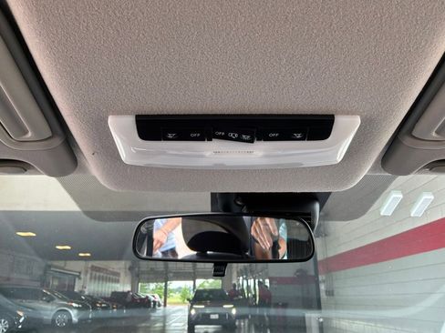 Used 2025 Nissan Versa SV FWD image 16