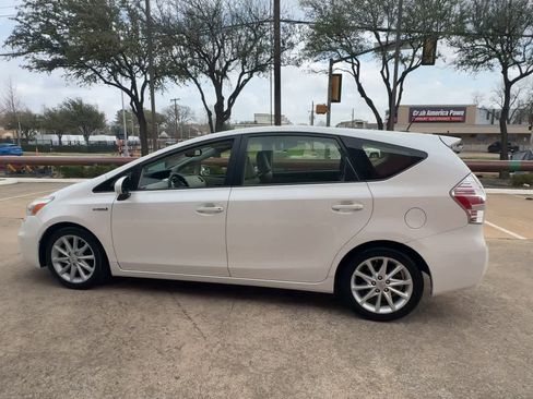 Used 2012 Toyota Prius V Five image 5