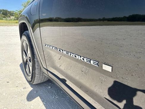 Used 2023 Jeep Grand Cherokee 4WD 4xe image 10