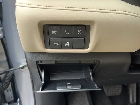 Used 2024 Toyota Highlander Platinum AWD/4WD image 11