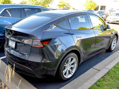 Used 2024 Tesla Model Y Long Range AWD/4WD image 4