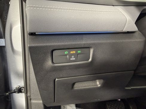 Used 2026 Volkswagen Tiguan SE FWD image 22