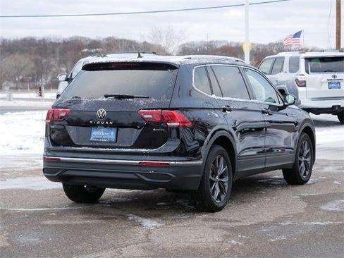 Certified 2023 Volkswagen Tiguan SE image 7