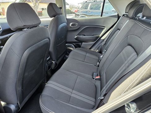 Used 2025 Hyundai Venue SEL image 10