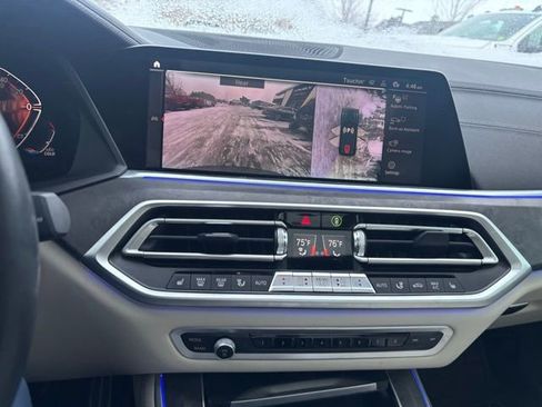 Used 2022 BMW X5 xDrive40i w/ M Sport Package image 11