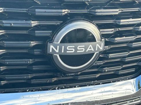 Used 2022 Nissan Rogue SV w/ SV Premium Package FWD image 19