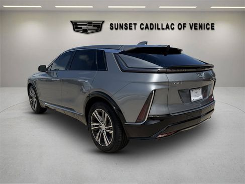 Certified 2024 Cadillac Lyriq Luxury AWD/4WD image 5