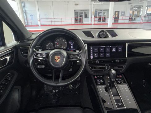 Used 2022 Porsche Macan w/ Premium Package Plus image 16