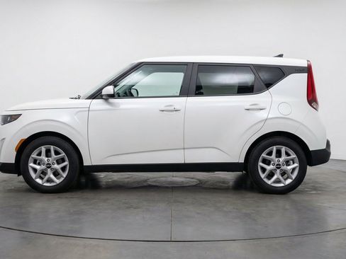 Used 2025 Kia Soul LX w/ LX Technology Package FWD image 5