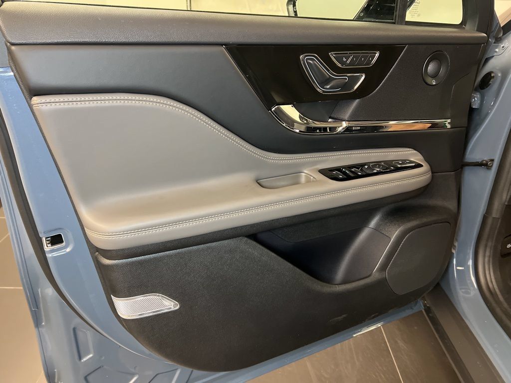 New 2025 Lincoln Corsair Grand Touring w/ Equipment Group 302A AWD/4WD image 27
