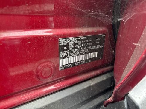 Used 2021 Toyota Venza LE image 5