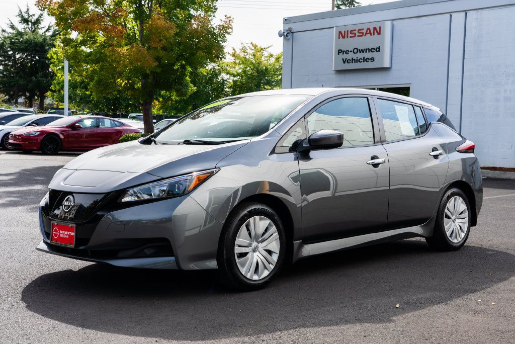 Used 2025 Nissan Leaf S FWD image 3